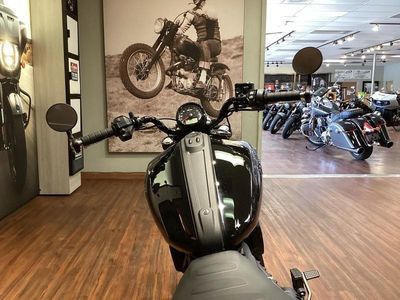 2025 Indian Motorcycle Scout Sixty Bobber Black Metallic - Photo 8