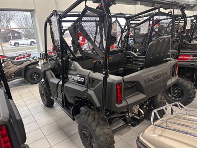 2026 Honda Pioneer 700-4 Deluxe - Photo 3