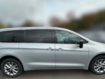 2026 Chrysler Pacifica — side profile view