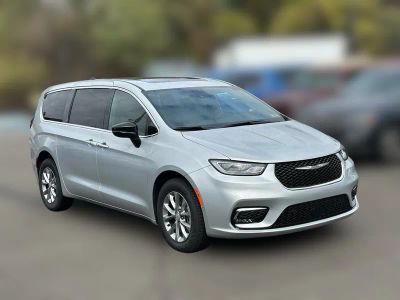 2026 Chrysler Pacifica PACIFICA SELECT AWD in Silver Mist Clear-Coat Exterior Paint — front three-quarter view