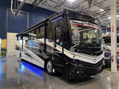 2027 Fleetwood DISCOVERY — front three-quarter view