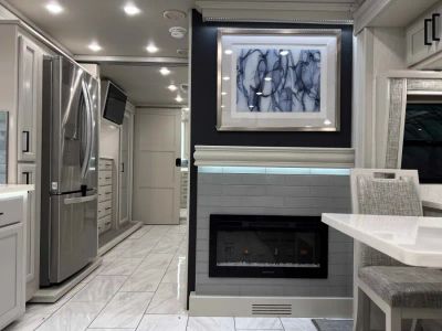2027 Fleetwood DISCOVERY — photo 9 view
