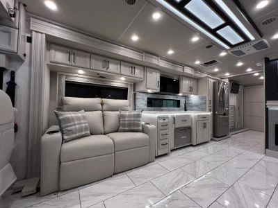 2027 Fleetwood DISCOVERY — photo 11 view