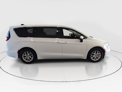 2023 Chrysler Pacifica - Photo 8