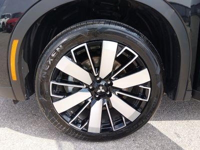 2025 Mitsubishi Outlander — photo 10 view