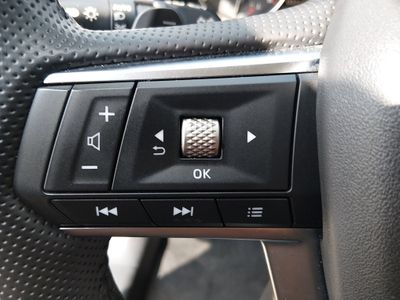 2025 Mitsubishi Outlander — photo 12 view