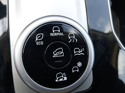 2025 Mitsubishi Outlander — photo 21 view