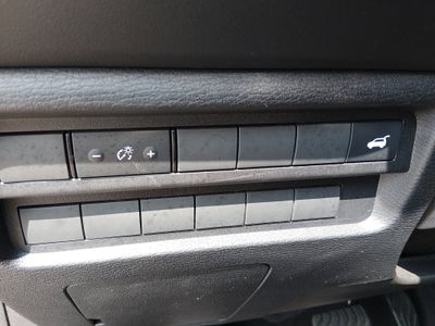 2025 Mitsubishi Outlander — photo 13 view