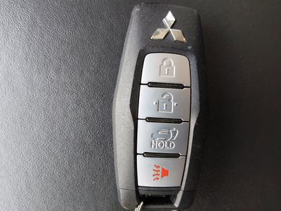 2025 Mitsubishi Outlander — photo 15 view