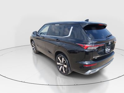 2025 Mitsubishi Outlander — detail view
