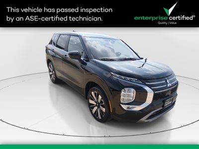 2025 Mitsubishi Outlander SE S-AWC — front three-quarter view