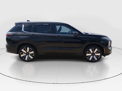 2025 Mitsubishi Outlander — photo 8 view