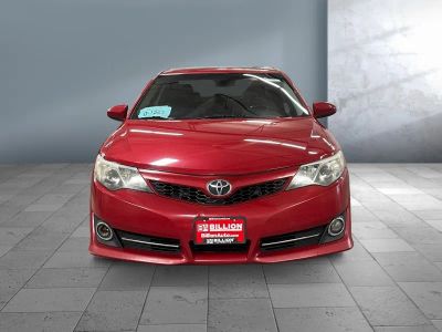 2014 Toyota Camry - Photo 2
