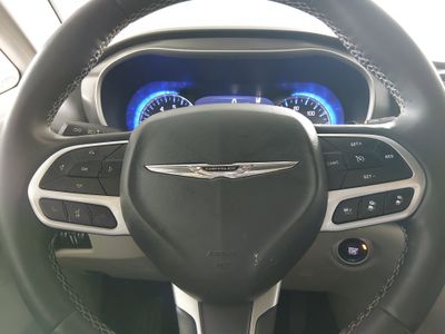 2023 Chrysler Pacifica — photo 12 view
