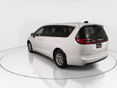 2023 Chrysler Pacifica — detail view