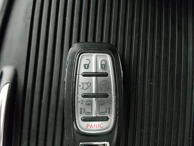 2023 Chrysler Pacifica — photo 15 view