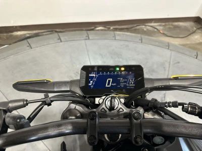 2026 Honda CB300R - Photo 11