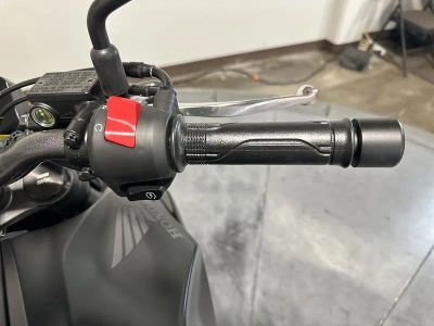 2026 Honda CB300R - Photo 12