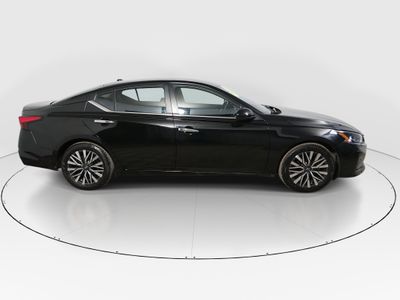 2023 Nissan Altima — photo 8 view