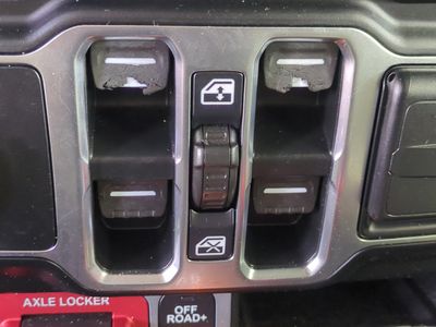 2021 Jeep Gladiator - Photo 25