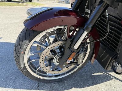 2025 Indian Motorcycle Pursuit Limited Maroon Metallic - Photo 9