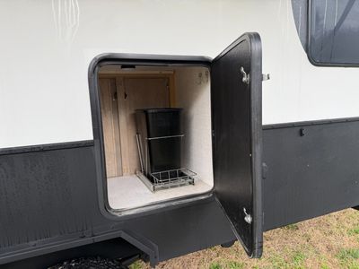2023 Ember RV Overland - Photo 4
