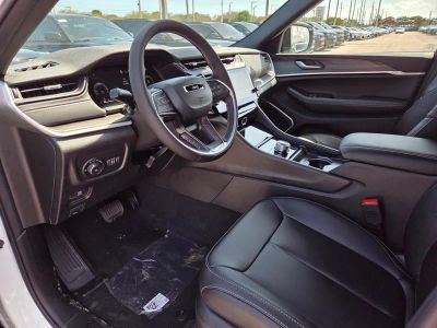 2026 Jeep Grand Cherokee — photo 13 view