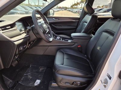 2026 Jeep Grand Cherokee — photo 12 view