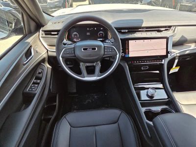 2026 Jeep Grand Cherokee — photo 10 view