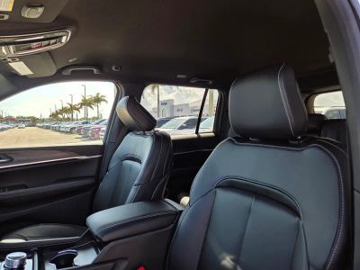 2026 Jeep Grand Cherokee — photo 11 view