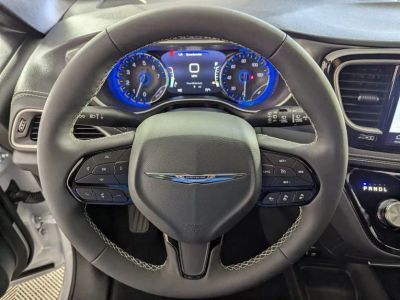 2026 Chrysler Pacifica — photo 18 view