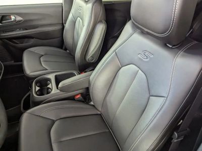 2026 Chrysler Pacifica — photo 12 view