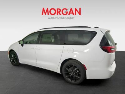 2026 Chrysler Pacifica — photo 7 view