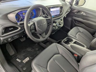 2026 Chrysler Pacifica — photo 11 view