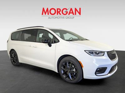 2026 Chrysler Pacifica — side profile view