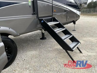 2025 Keystone RV Montana - Photo 16