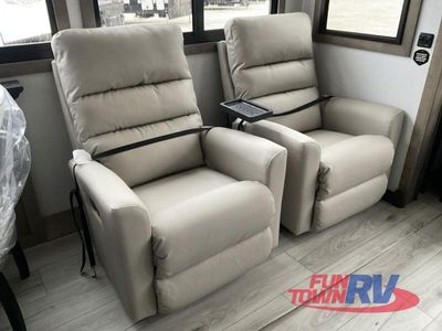 2025 Keystone RV Montana - Photo 32