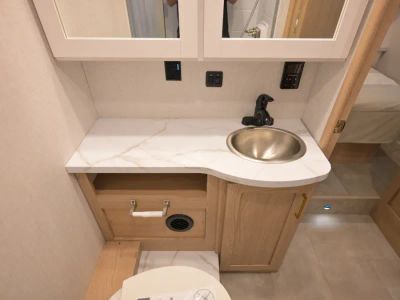 2027 Thor Motor Coach CHATEAU — photo 21 view
