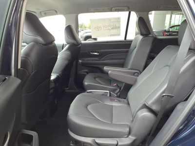 2026 Toyota Grand Highlander — photo 12 view