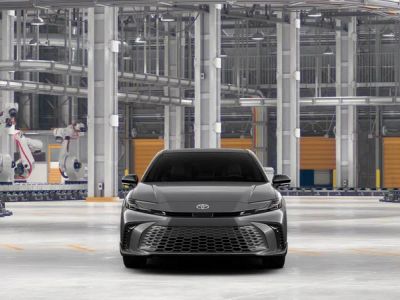 2026 Toyota Camry - Photo 2