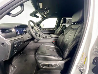 2022 Jeep Wagoneer — photo 12 view