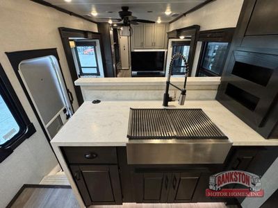 2021 Redwood 3981FK — photo 11 view
