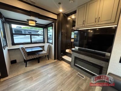 2021 Redwood 3981FK — photo 15 view