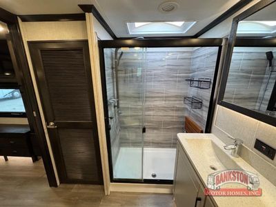 2021 Redwood 3981FK — photo 23 view