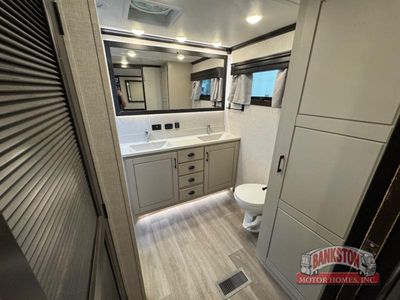 2021 Redwood 3981FK — photo 21 view