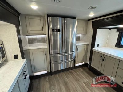2021 Redwood 3981FK — photo 13 view