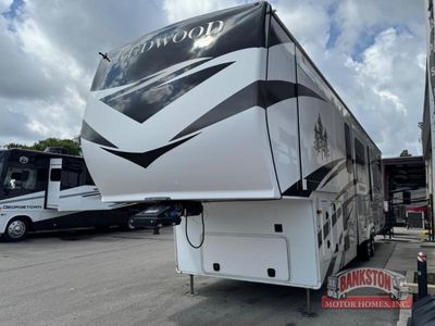 2021 Redwood 3981FK — photo 7 view