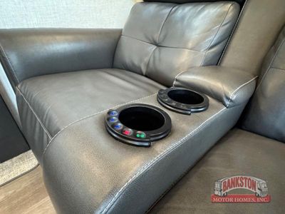2021 Redwood 3981FK — photo 16 view