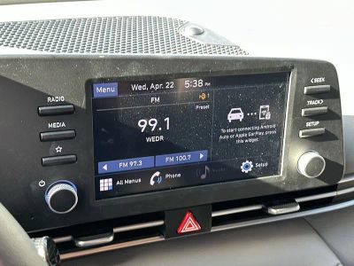 2022 Hyundai Elantra — photo 12 view