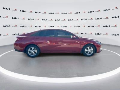 2022 Hyundai Elantra — photo 9 view
